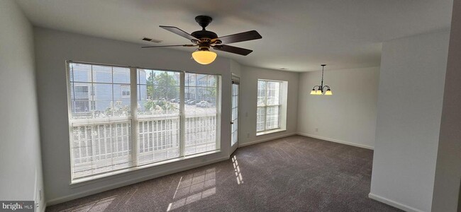 9262 Cardinal Forest Ln in Lorton, VA - Building Photo - Building Photo