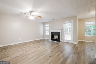 45 Churchill Park Dr in Newnan, GA - Foto de edificio - Building Photo