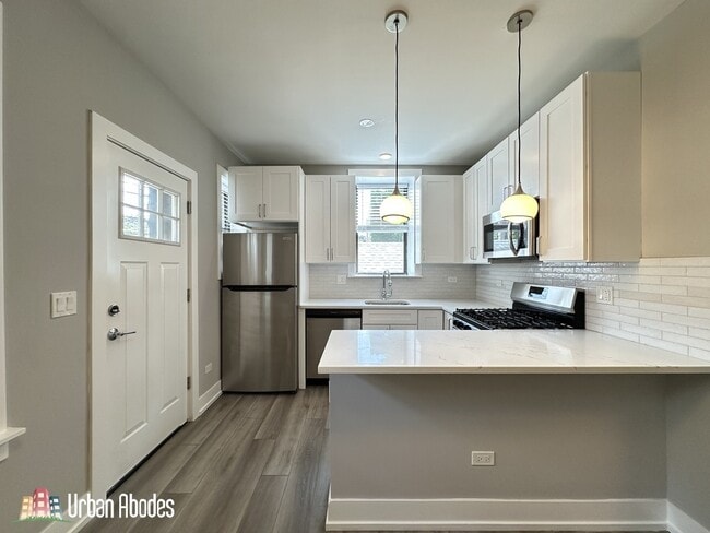 3937 N Janssen Ave, Unit A09C in Chicago, IL - Building Photo - Building Photo