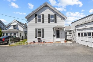 12 Lowell Pl in Waltham, MA - Building Photo