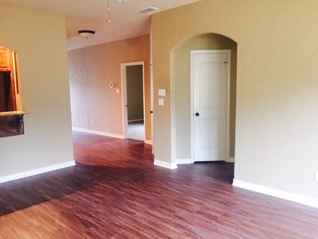 534 W Old Hwy 80 in White Oak, TX - Building Photo - Building Photo