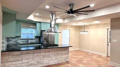 13113 Hearn Rd in Corpus Christi, TX - Building Photo - Building Photo