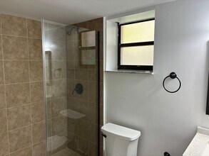 13000 SW 92nd Ave in Miami, FL - Foto de edificio - Building Photo