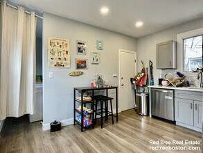 11 Pearl Ter, Unit 1 in Somerville, MA - Building Photo - Building Photo
