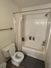 3200 E John Hinkle Pl, Unit 2 in Bloomington, IN - Building Photo - Building Photo