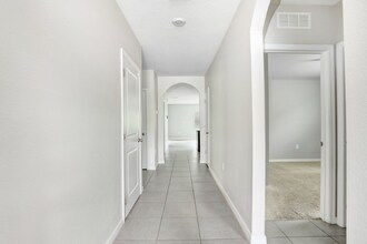 6866 Wagon Trail St in Zephyrhills, FL - Building Photo - Building Photo