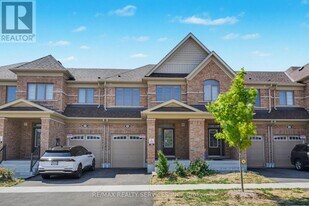 49 Bayardo Dr in Oshawa, ON - Building Photo
