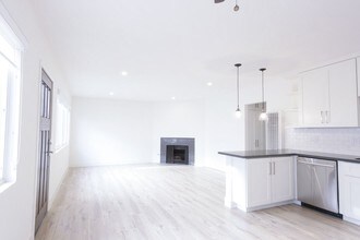 1335 Manhattan Beach Blvd in Manhattan Beach, CA - Building Photo - Building Photo