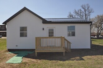 68 E Main St, Unit House in Zanesville, OH - Building Photo - Building Photo