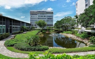 1125 W Peppertree Dr in Sarasota, FL - Building Photo