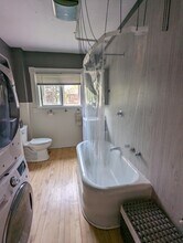 519 Carson St, Unit Upper in Chippewa Falls, WI - Foto de edificio - Building Photo