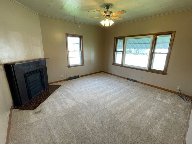 1406 N Oak St in Bloomington, IL - Foto de edificio - Building Photo