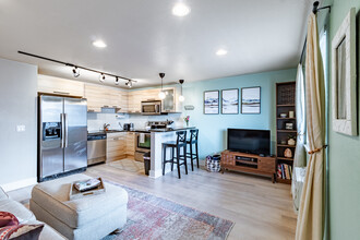 120 S Pennsylvania St, Unit 302 in Denver, CO - Foto de edificio - Building Photo
