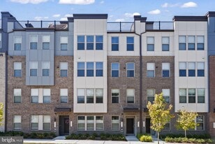 13558 Innovation Station Lp in Herndon, VA - Building Photo