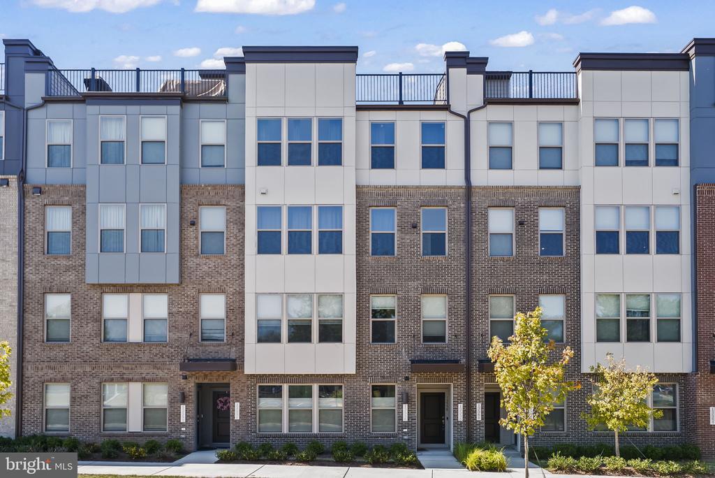 13558 Innovation Station Lp in Herndon, VA - Building Photo