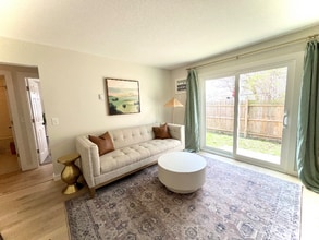 10925 Otsego St in Whitehouse, OH - Foto de edificio - Building Photo