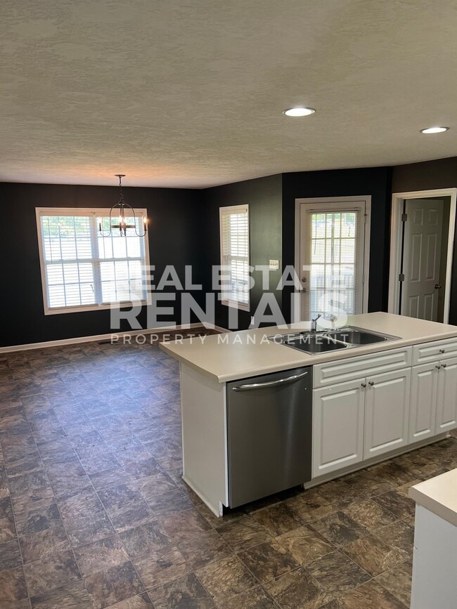 1121 Castle Dr in Gadsden, AL - Building Photo - Building Photo