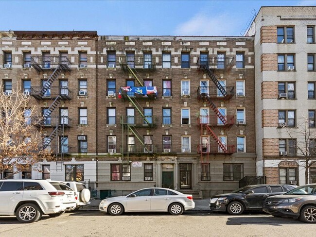 121 Vermilyea Ave in New York, NY - Building Photo - Building Photo