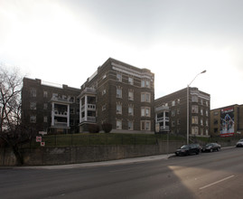 Village Gate Apartments in Toronto, ON - Building Photo - Building Photo