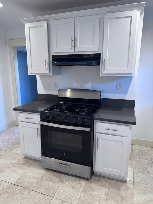 174 W 43rd St, Unit 174 in Los Angeles, CA - Building Photo - Building Photo