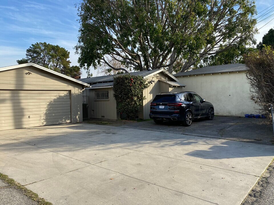 4845 Agnes Ave in Los Angeles, CA - Building Photo