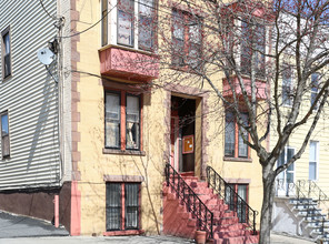233 Park Ave in Albany, NY - Foto de edificio - Building Photo