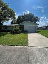 305 Helena Ct in Sanford, FL - Building Photo