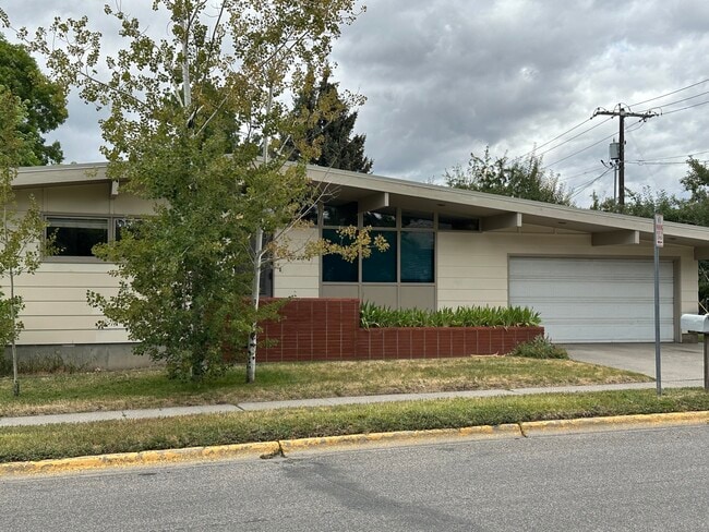 property at 1923 W Beall St