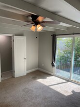 2106 Stonewall St, Unit 2B in Greenville, TX - Foto de edificio - Building Photo