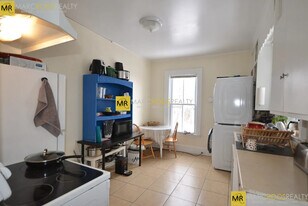 124 Academy Hill Rd in Boston, MA - Building Photo