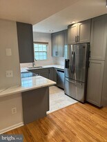 115 Prosperity Ave SE in Leesburg, VA - Building Photo