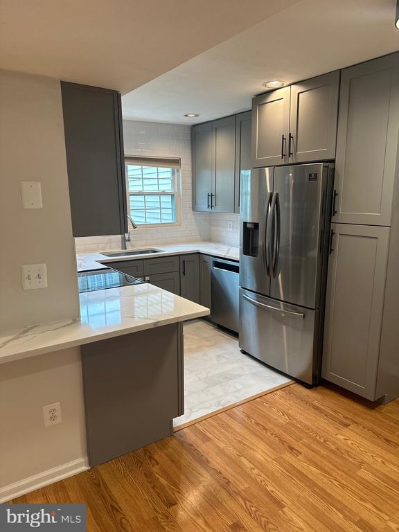 property at 115 Prosperity Ave SE