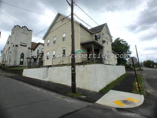 property at 402 E Market St