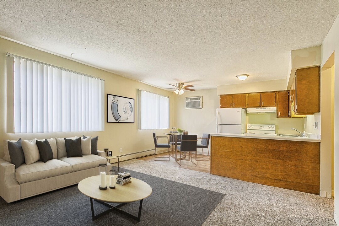 Village Manor Apartments in North St. Paul, MN - Foto de edificio