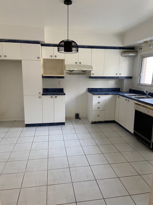property at 6650 De Montmagny Av
