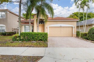 16310 Sapphire Dr in Weston, FL - Building Photo