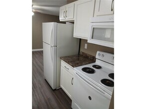 801 Pearl Ave-Unit -103 in Marshall, MN - Building Photo - Building Photo