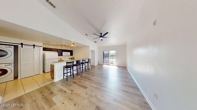 7920 Merrill Rd in Jacksonville, FL - Building Photo - Building Photo