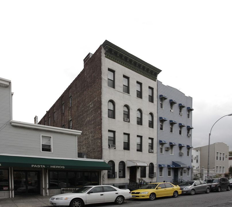 542 Lorimer St in Brooklyn, NY - Building Photo