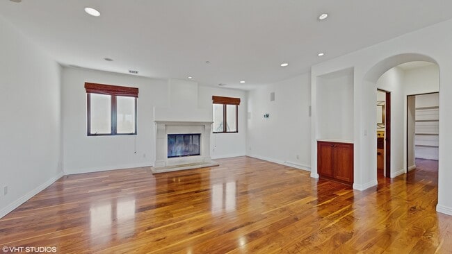 3311 Deronda Dr in Los Angeles, CA - Building Photo - Building Photo