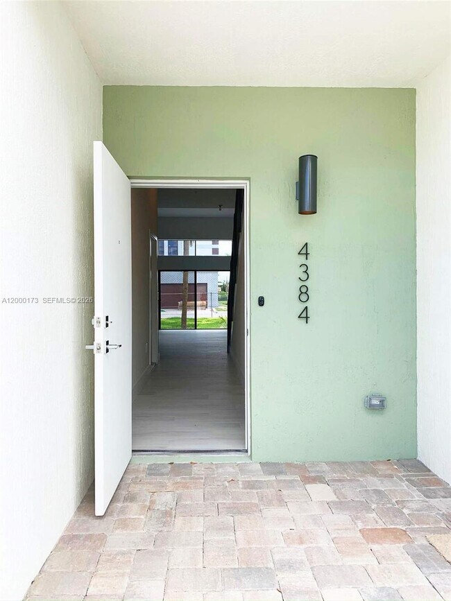 4384 NW 9th St. in Plantation, FL - Building Photo - Building Photo