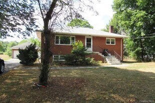 1425 NY-82 in Hopewell Junction, NY - Building Photo