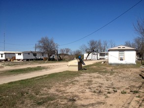 1686 Fort Clark Rd in Uvalde, TX - Building Photo - Building Photo