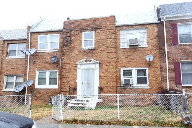 1250 Meigs Pl NE in Washington, DC - Building Photo - Building Photo