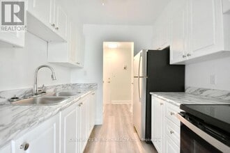 2 Grove St E in Barrie, ON - Building Photo - Building Photo