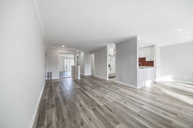 901 Yosemite Trail in Roselle, IL - Building Photo - Building Photo