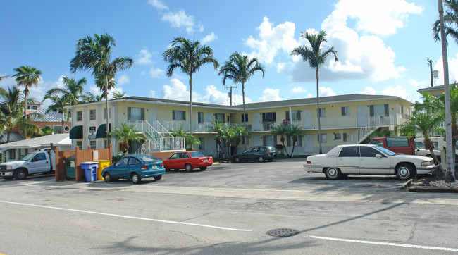 Town & Country Apartments in Lake Worth, FL - Foto de edificio - Building Photo