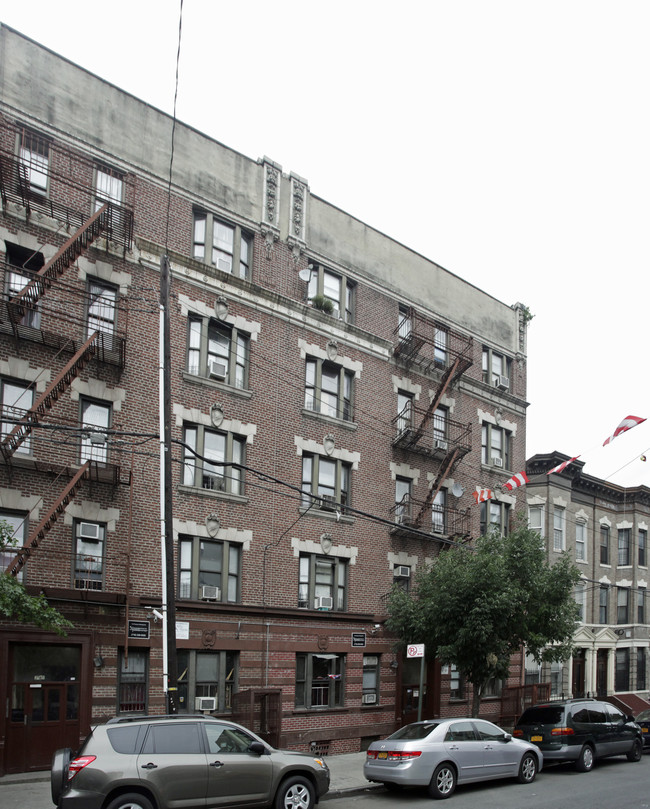 299 E 162nd St in Bronx, NY - Foto de edificio - Building Photo