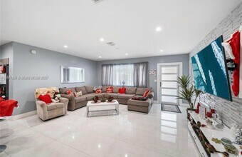 7130 SW 14th St in Pembroke Pines, FL - Building Photo - Building Photo