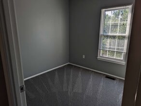 1822 Bronzegate Blvd in Silver Spring, MD - Building Photo - Building Photo